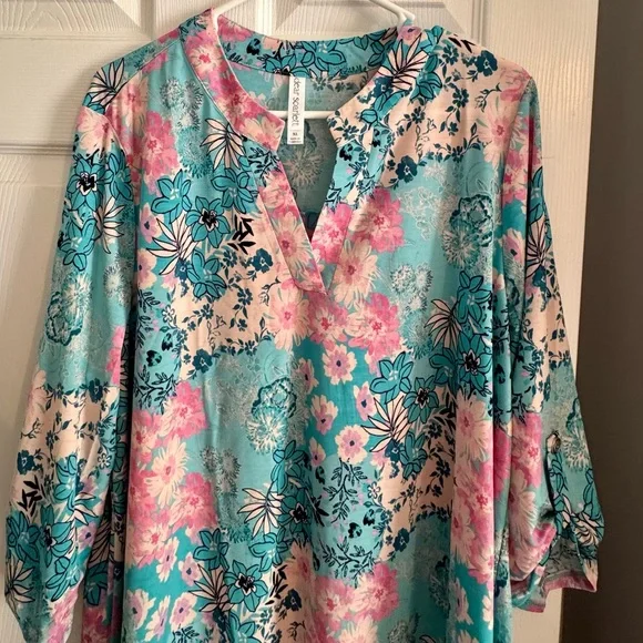Scarlett Blue Relaxed Tunic with Mandarin Collar - Picture 3 of 5